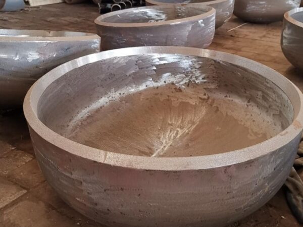 Alloy pipe cap 15CrMo