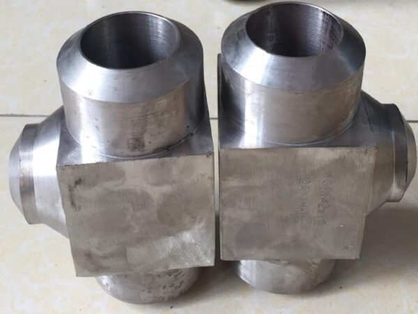 Forged alloy pipe fittings (elbows, tees, reducers)